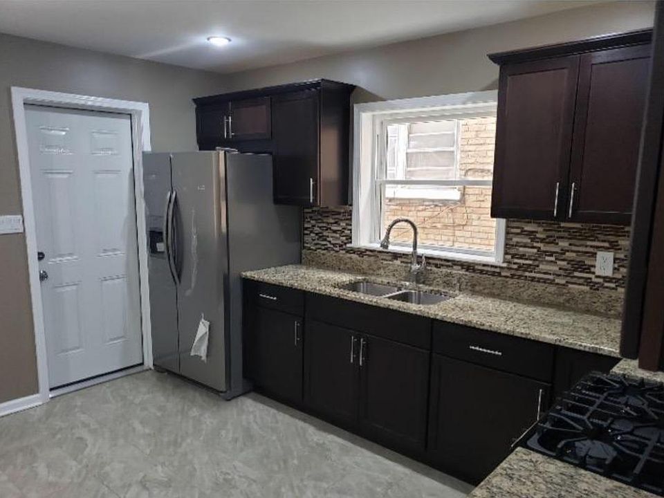 1st image of 5571 W Gladys Ave