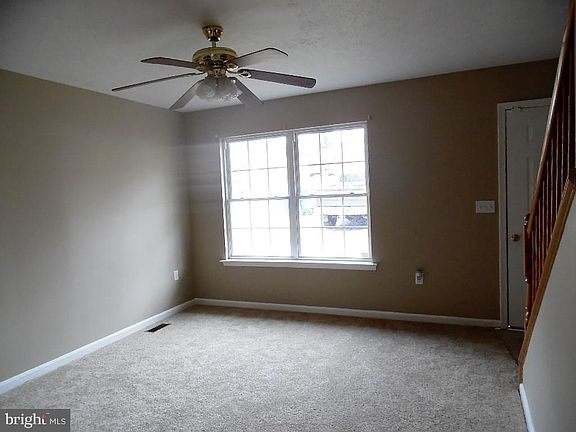 4th image of 458 Cherrydale Ave