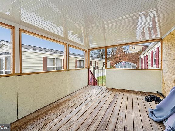 4th image of 141 Penn Dr