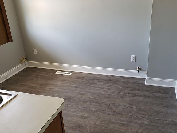 3rd image of 17003 Grovewood Ave