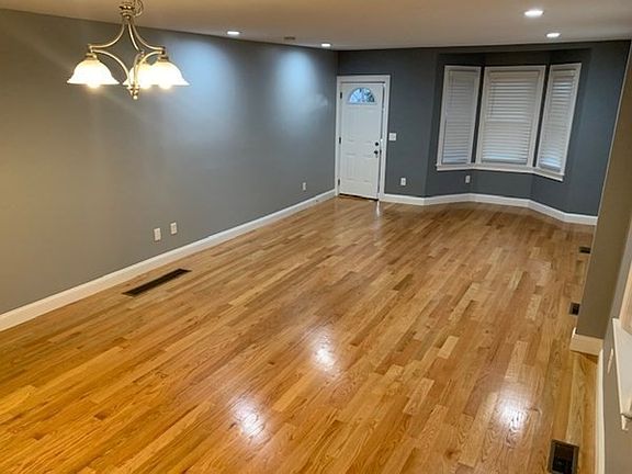 4th image of 56 Canal St #56