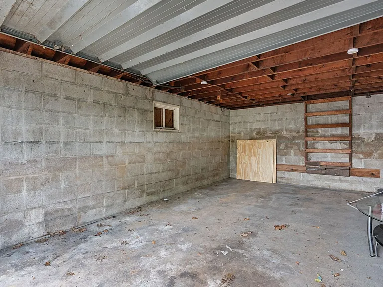 2936 N Hanley Rd — Photo 26