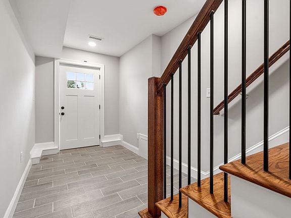 4th image of 25 Daniels St