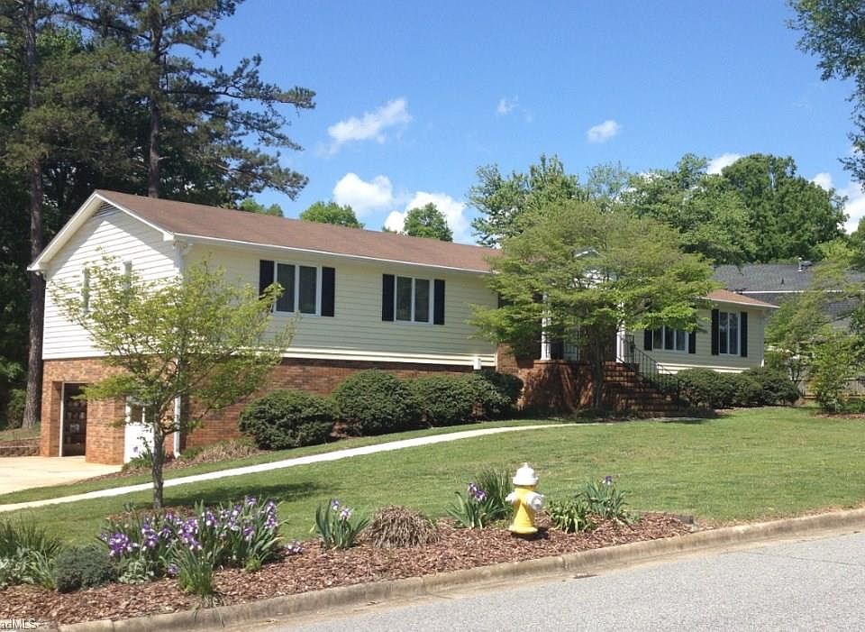 1st image of 304 Wyndwood Dr