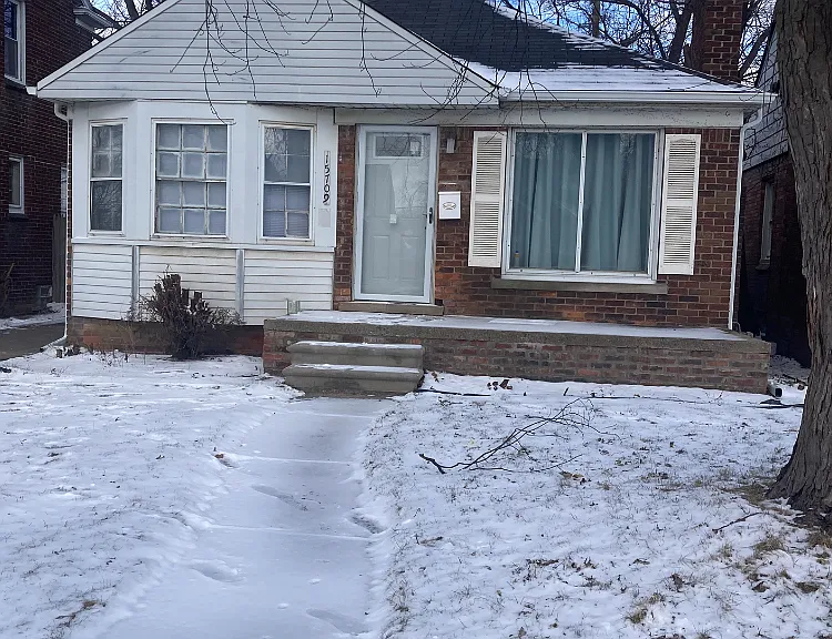 15709 Carlisle St — Photo 1