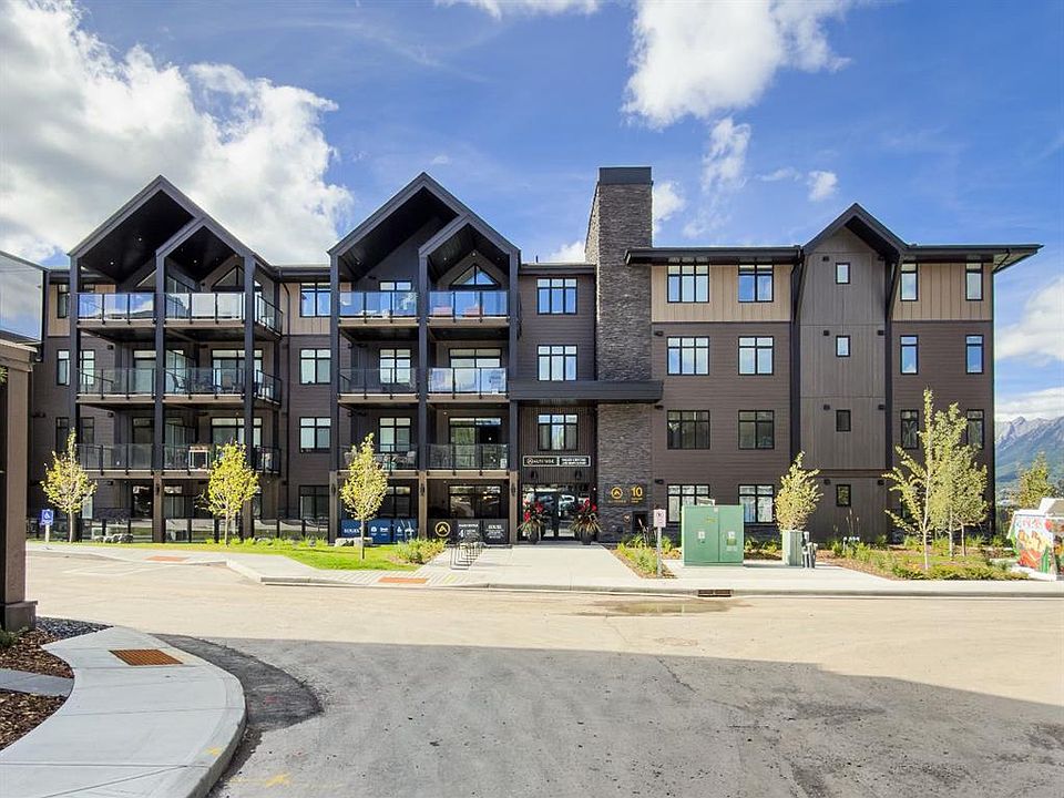 1st image of 10 Cascade Dr #207