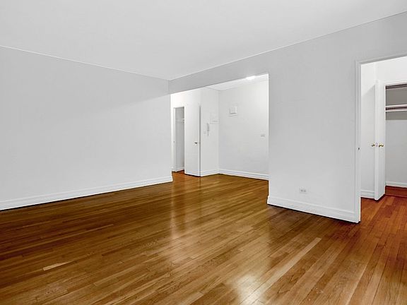 4th image of 60 E 9th St APT 401