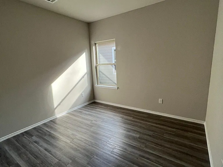 1149F Southwood Dr — Photo 18