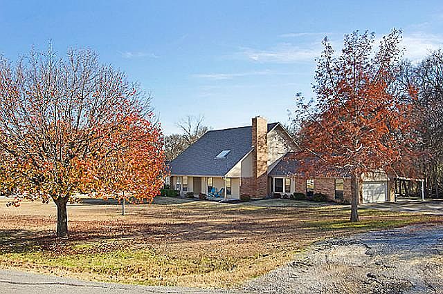 1st image of 32 Woodmoor Dr