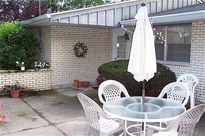 4th image of 436 Warwick Pl