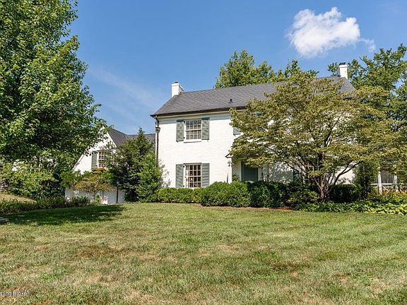 2nd image of 2325 Woodford Pl