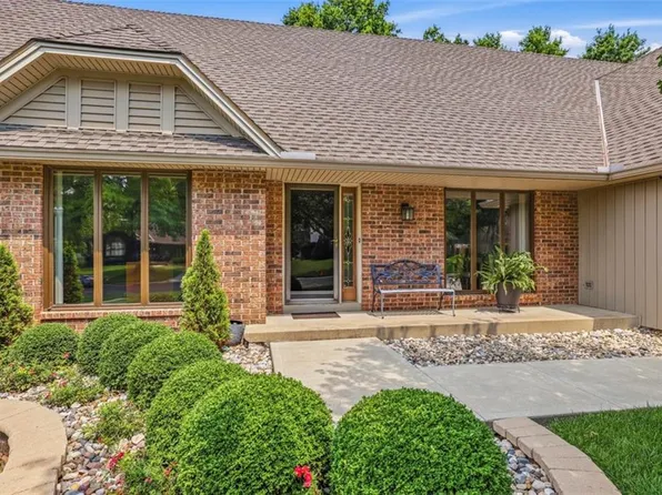 6312 W 108th St, Overland Park, KS 66211