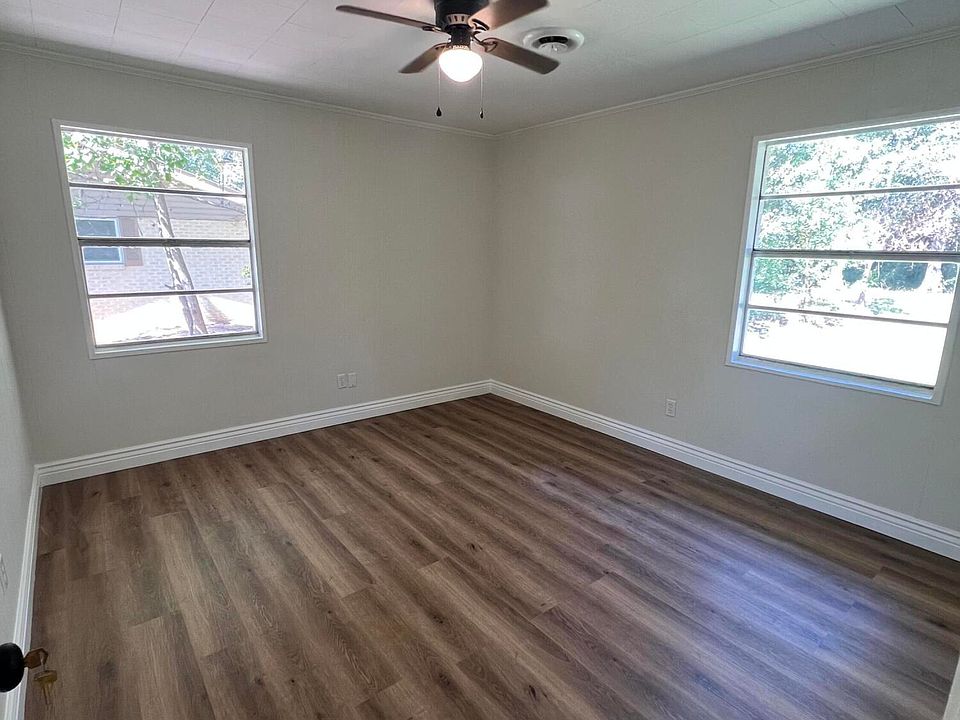 16th image of 208 Wiggins Rd