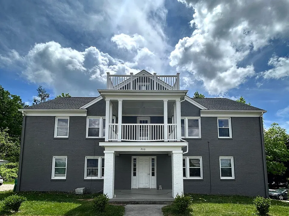 200 Eheart St SE