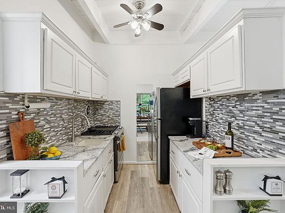 4th image of 4335 Americana Dr APT 203