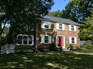 90 Governor Bradford Dr, Barrington, RI 02806