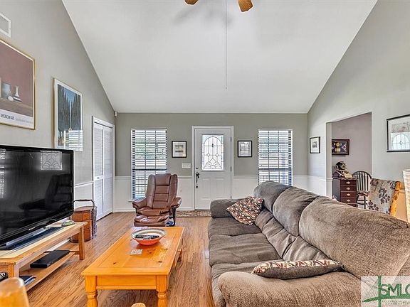 4th image of 118 Woodland Way
