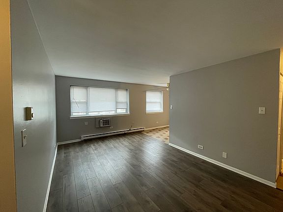 4th image of 5920 N Kenmore Ave APT 210