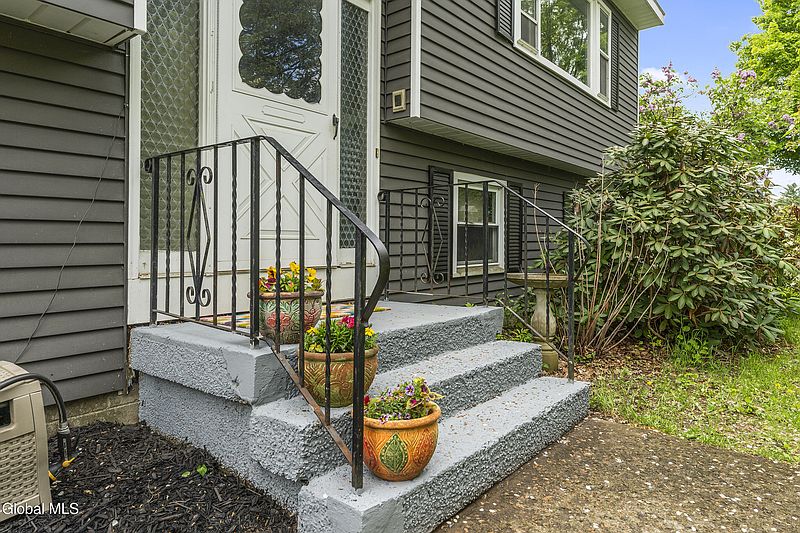 5th image of 9 Crestmont Drive