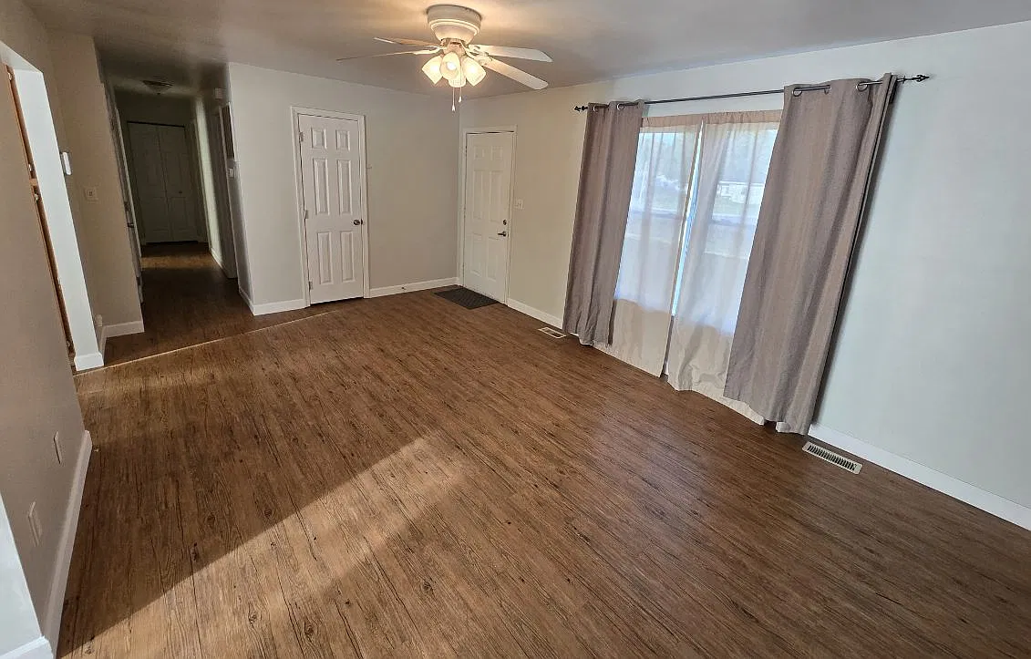 3 bed, 1084 sqft, $2,200 — Photo 4