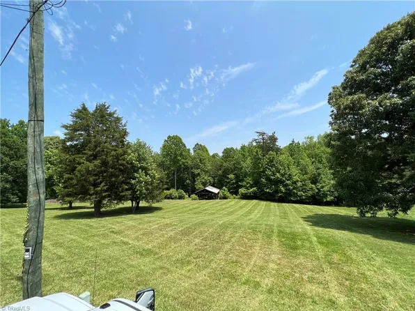 210 Arcadia Dr, Lexington, NC 27295