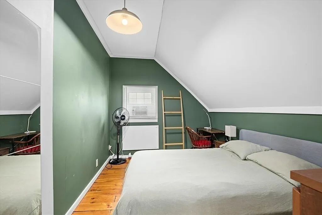 3 bed, 1200 sqft, $2,200 — Photo 4