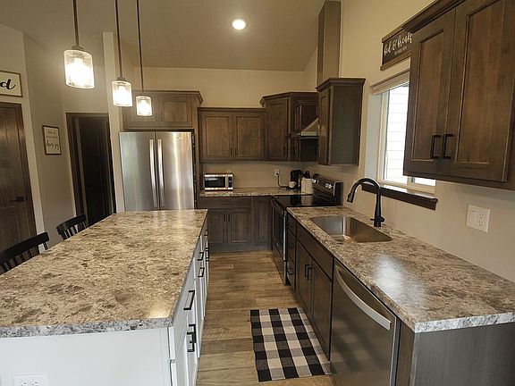 4th image of 813 N Anthem Dr