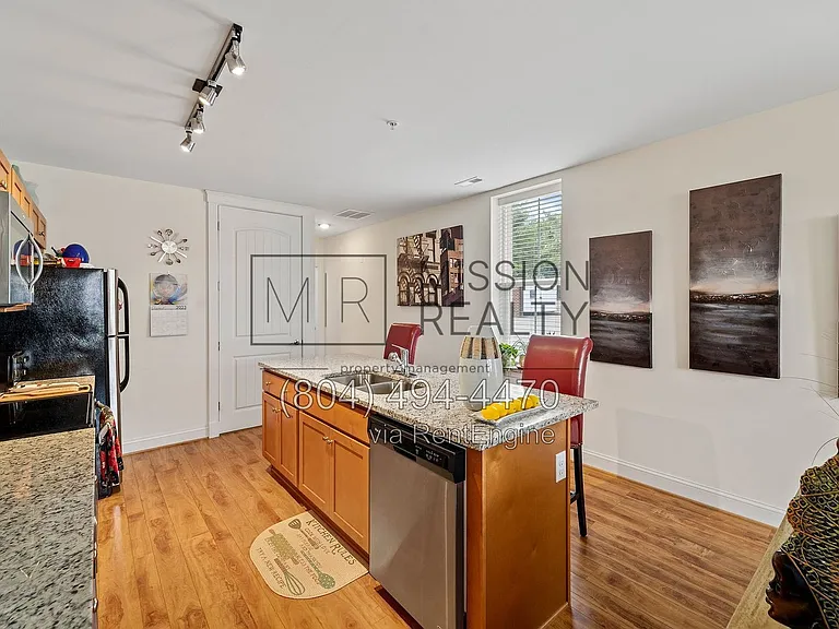 4319 Fountain Square Plz — Photo 8