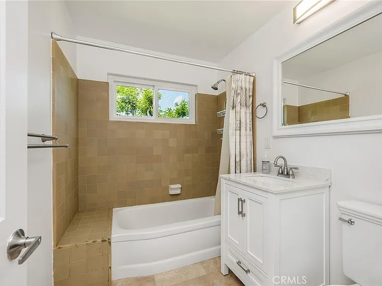 915 Miramar St — Photo 14