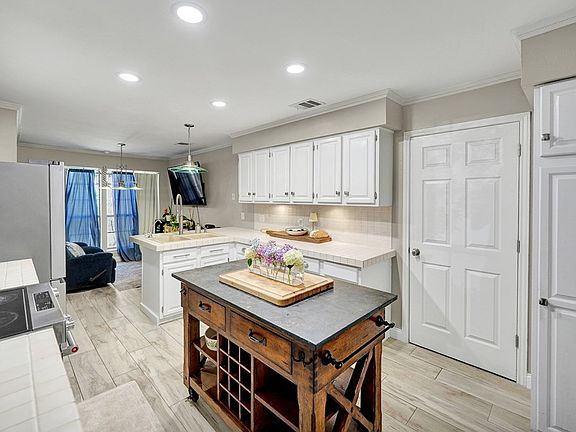 5th image of 3404 Wedgwood St