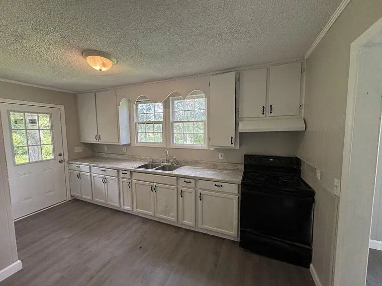 103 Floyd St — Photo 3