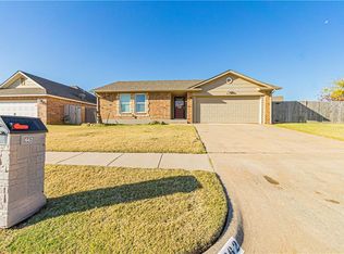662 SW 11th St, Moore, OK 73160