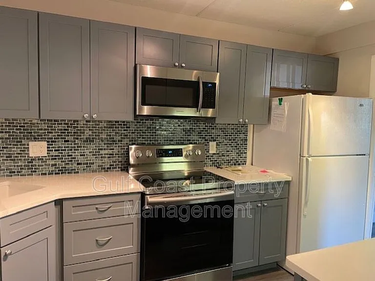 270 Santa Maria St #104 — Photo 6