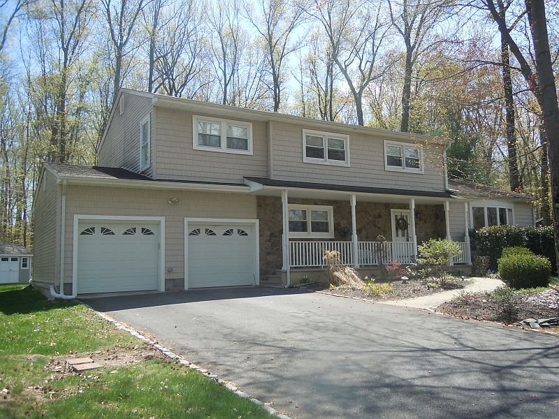 2nd image of 18 Howland Cir