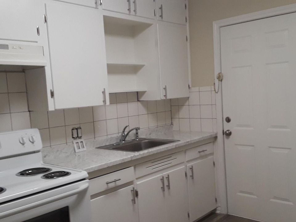 2nd image of 3713 Pine Ave