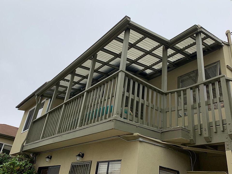 Balcony/Entrance