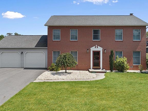 3rd image of 204 James Ct