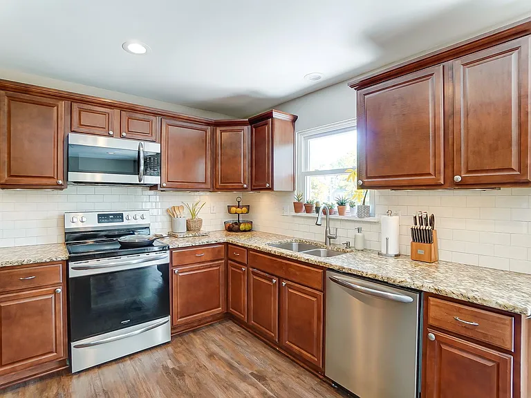 1599 Yellowglen Dr — Photo 12