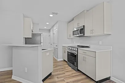 Legance - Lot 9 - 2008 Southridge Avenue - C — Photo 4