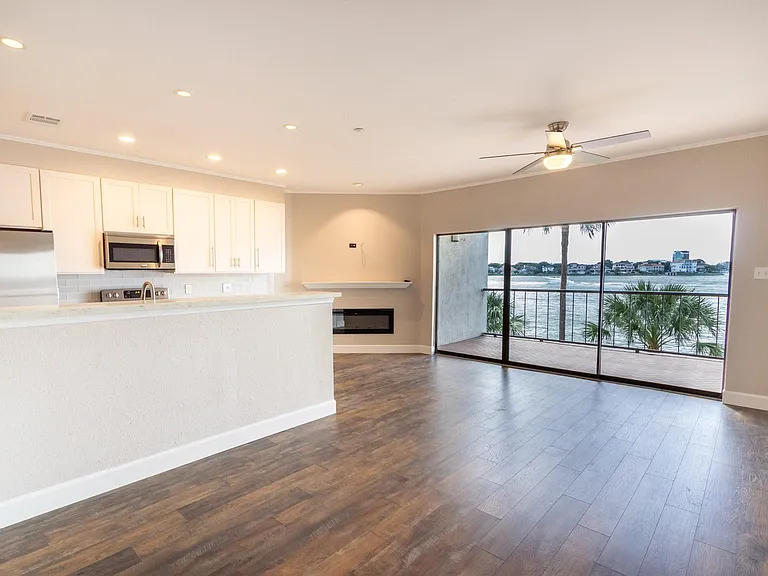 401 Lakeside Ln #111 — Photo 6