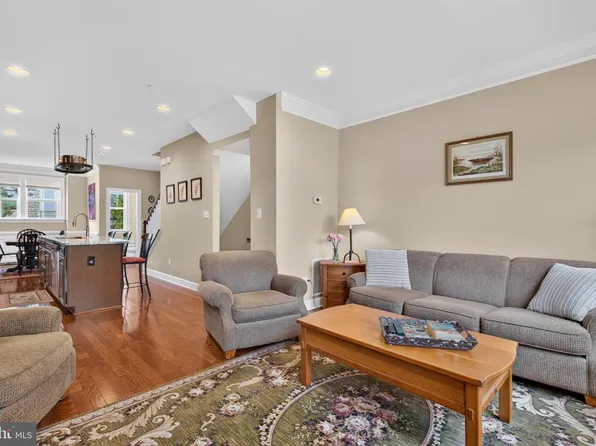 4644 Woodberry St, Riverdale, MD 20737