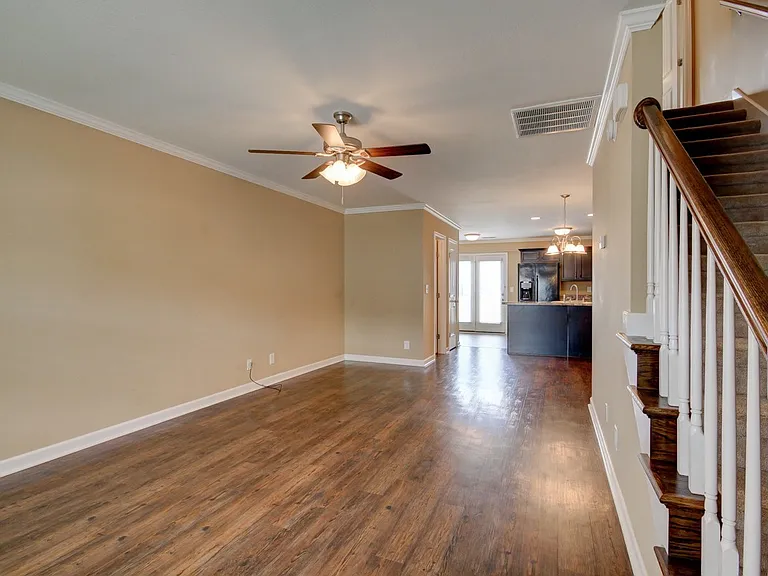 310 Sam Houston Cir — Photo 2