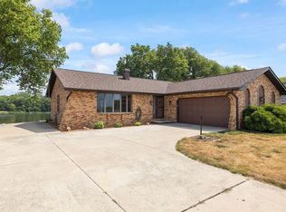 24730 W Cottage Rd, Wilmington, IL 60481