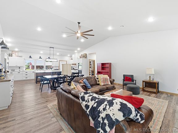 4th image of 8952 S 429th