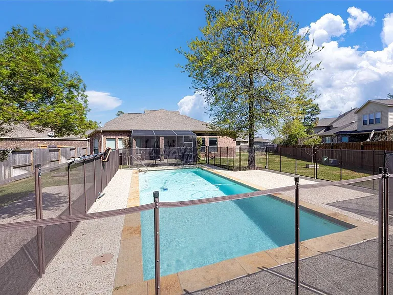 6743 Honeycrest Ln — Photo 2