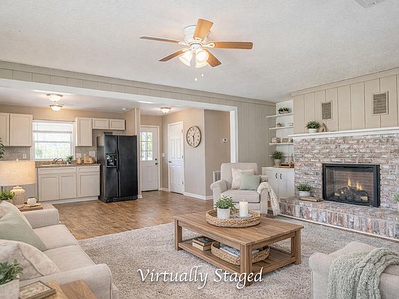 3rd image of 4243 Cloverdale Rd