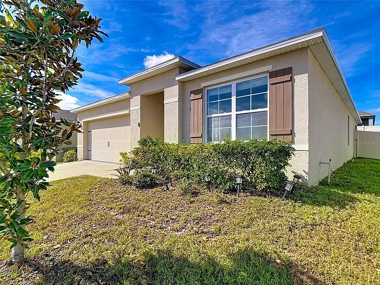 241 Meadowbrook Blvd — Photo 4