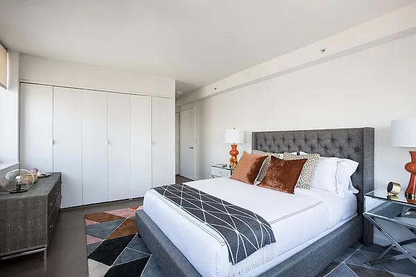 Rented by Greystar | media 32