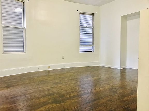 3rd image of 674 Bergen Ave APT 1