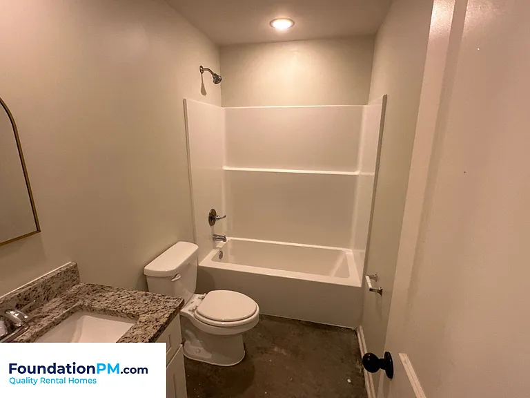 2504 Sl Henry St — Photo 10